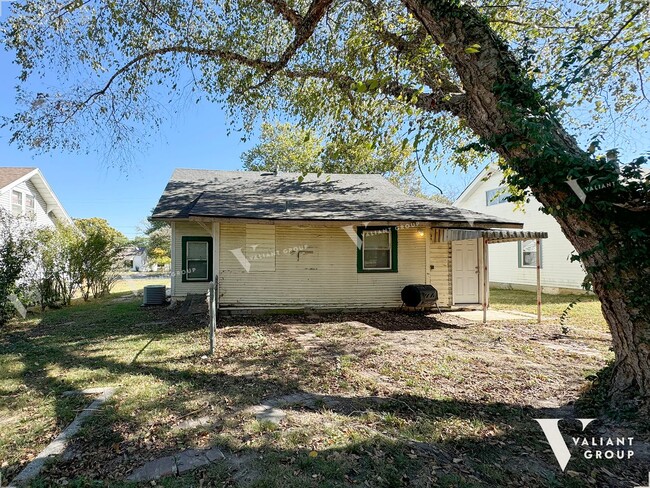 Building Photo - Simple Bungalow-Style, Four-bedroom, One-b...