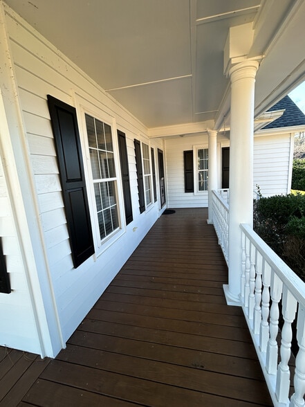 Building Photo - 290 Brookshire Pl SW