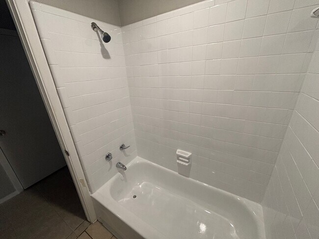 Building Photo - 1021-1023 Vera Court