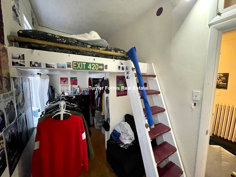 Building Photo - 15 Aberdeen St