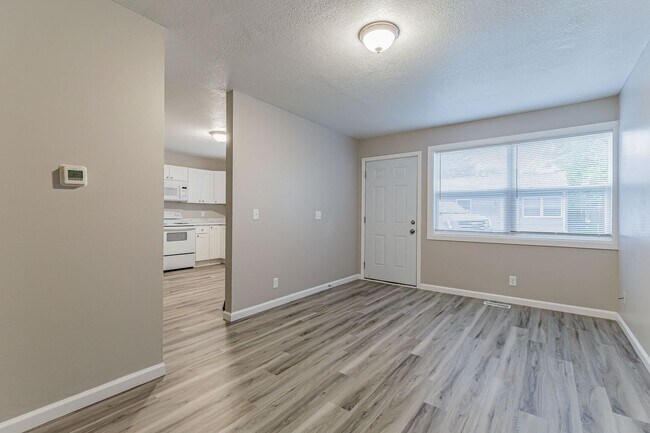 Building Photo - 1603 Kings Way