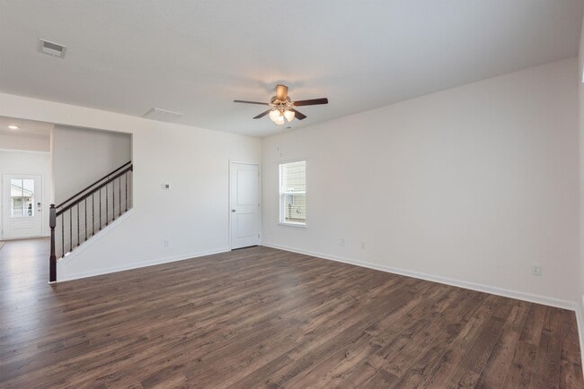 Building Photo - 104 Greystone Way
