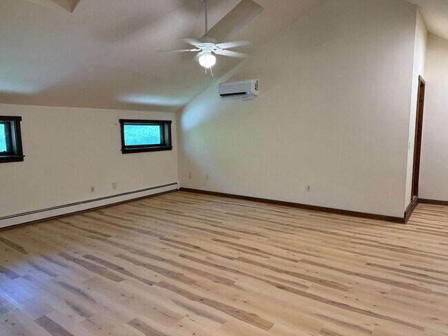 Building Photo - 1600 Sunset Ln