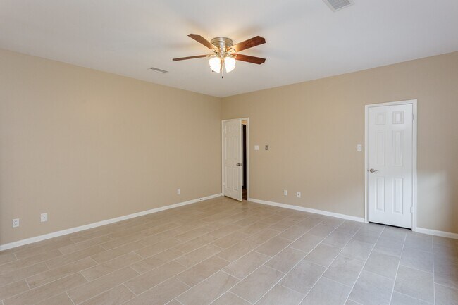 Building Photo - 1703 Plantation Dr