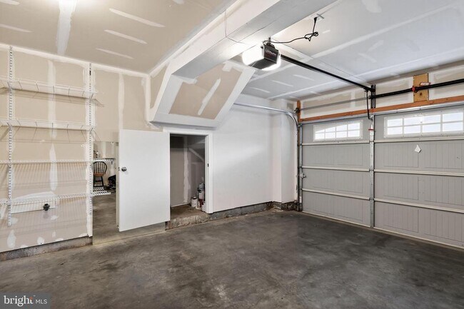 Building Photo - 9850 Solar Course