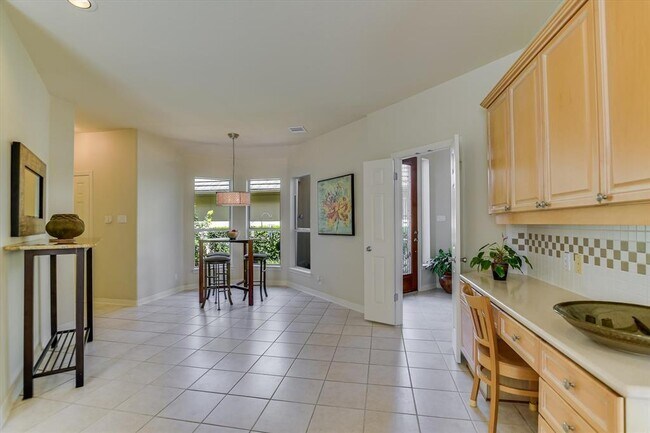 Building Photo - 4545 Golf Vista Dr