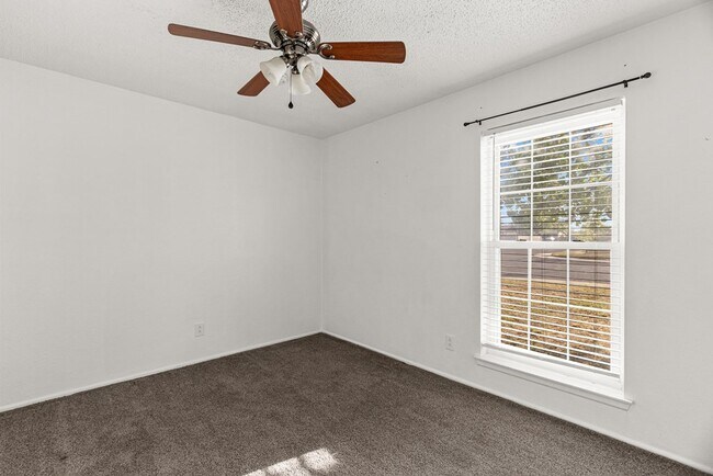 Building Photo - 5000 Buffalo Ave