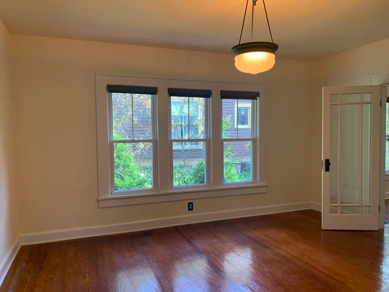 Building Photo - 705 S Park Ave