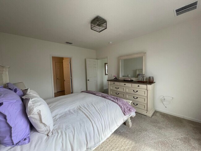 Building Photo - 10574 SW Cambria Ln