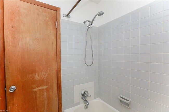 Building Photo - Hampton Duplex 2bed 1 bath