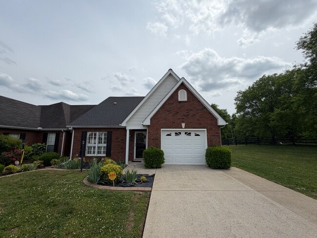 Building Photo - 1702 Thomas Ct