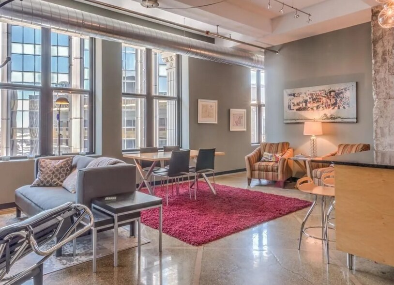 Building Photo - 350 Saint Peter St