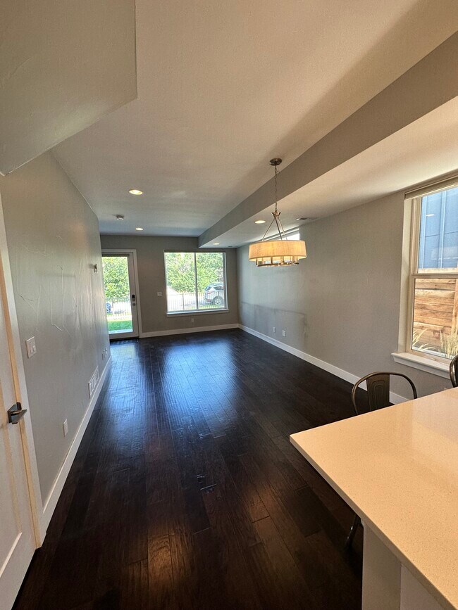 Building Photo - 2181 S Cherokee St