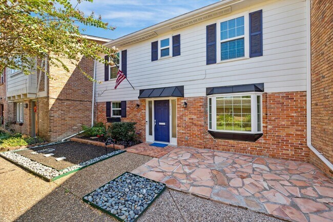 Primary Photo - 1833 Saxony Ln