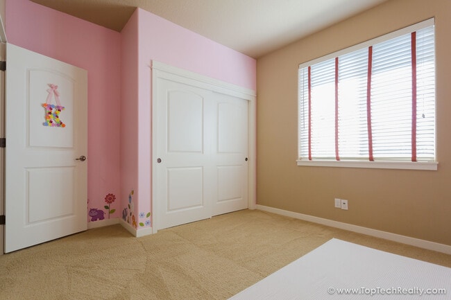 Building Photo - Stunning 3BD | 3BA | Luxury Single Family Home in Orenco | Near Intel & Park | Fenced Yard I Sola...