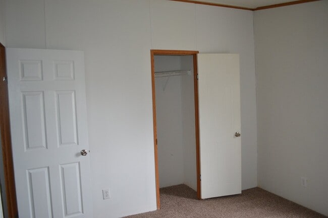 Building Photo - Mobile Home for Rent