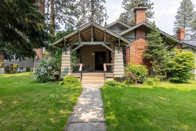 Building Photo - 1022 W 19th Ave