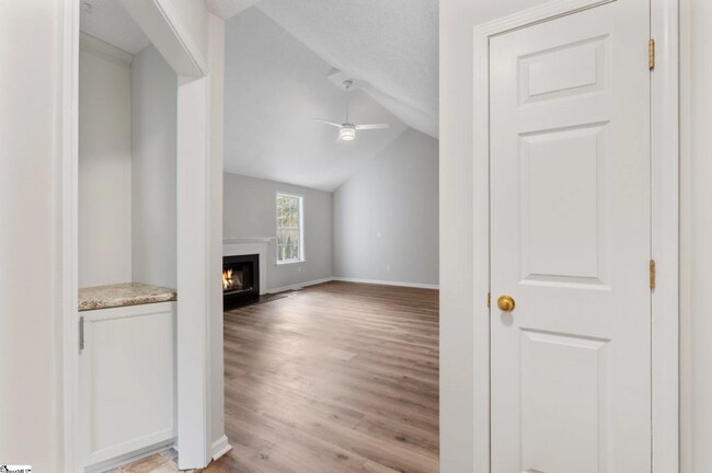 Building Photo - Charming 4/3 Home Downtown Greenville!