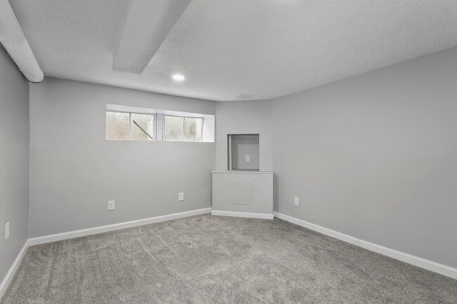 Building Photo - 231 E 74 Terrace