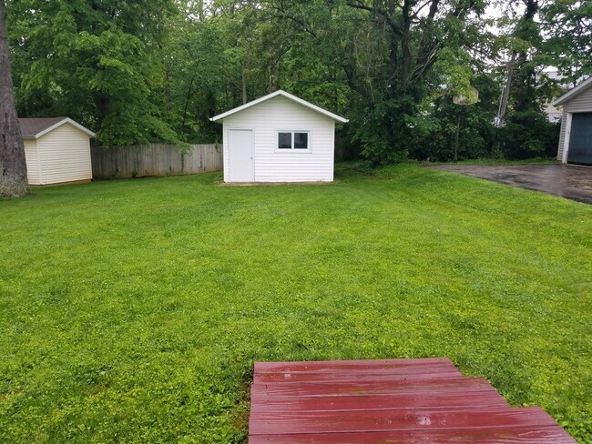 Building Photo - * August 2026* GREAT 3 Bed House!!