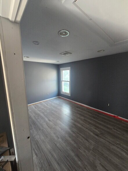 Primary Photo - 169 Hawley St