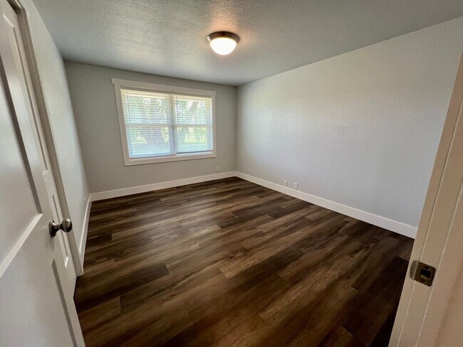 Building Photo - Fully Remodeled 4 Bed 3 Bath Home in the C...