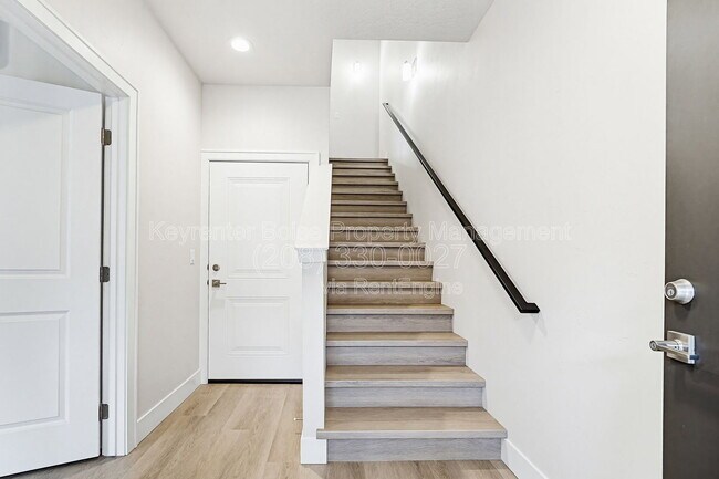 Building Photo - 4342 Greentrail