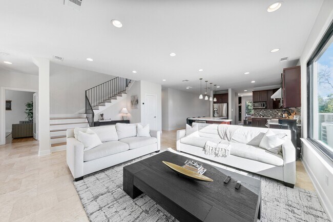 Building Photo - 4301 Vivian St