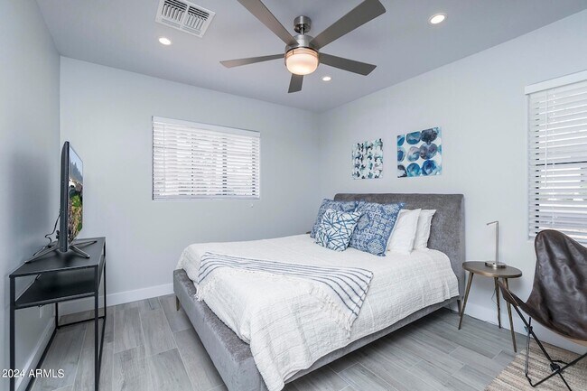 Building Photo - 7520 E McKnight Ave