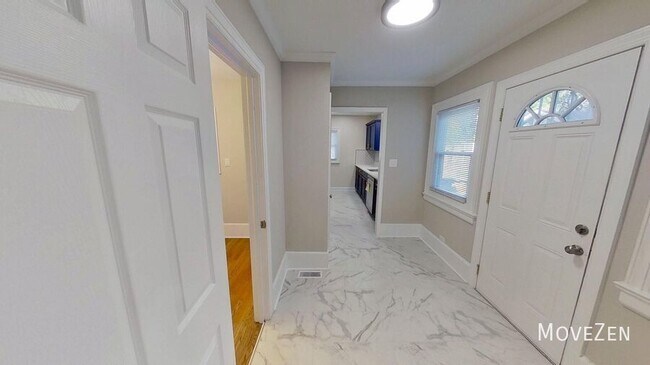 Building Photo - 7 Ratcale Ln