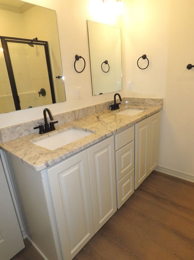 Building Photo - Gorgeous 4 Bedroom, 2 Bath Home in Tyler!