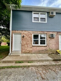 Building Photo - HALF OFF FIRST MONTH - 2 Bedroom in Versailles!