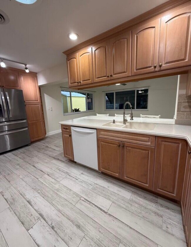 Building Photo - 3393 NE Sandra Dr