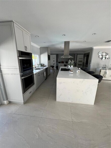 Building Photo - 5510 Bayview Dr