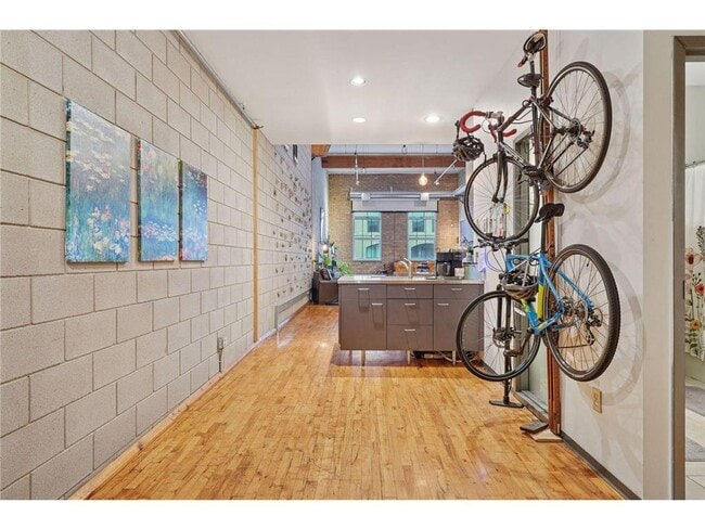 Building Photo - 801 N Washington Ave