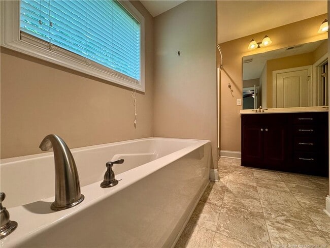 Building Photo - 20 Yelverton Ct