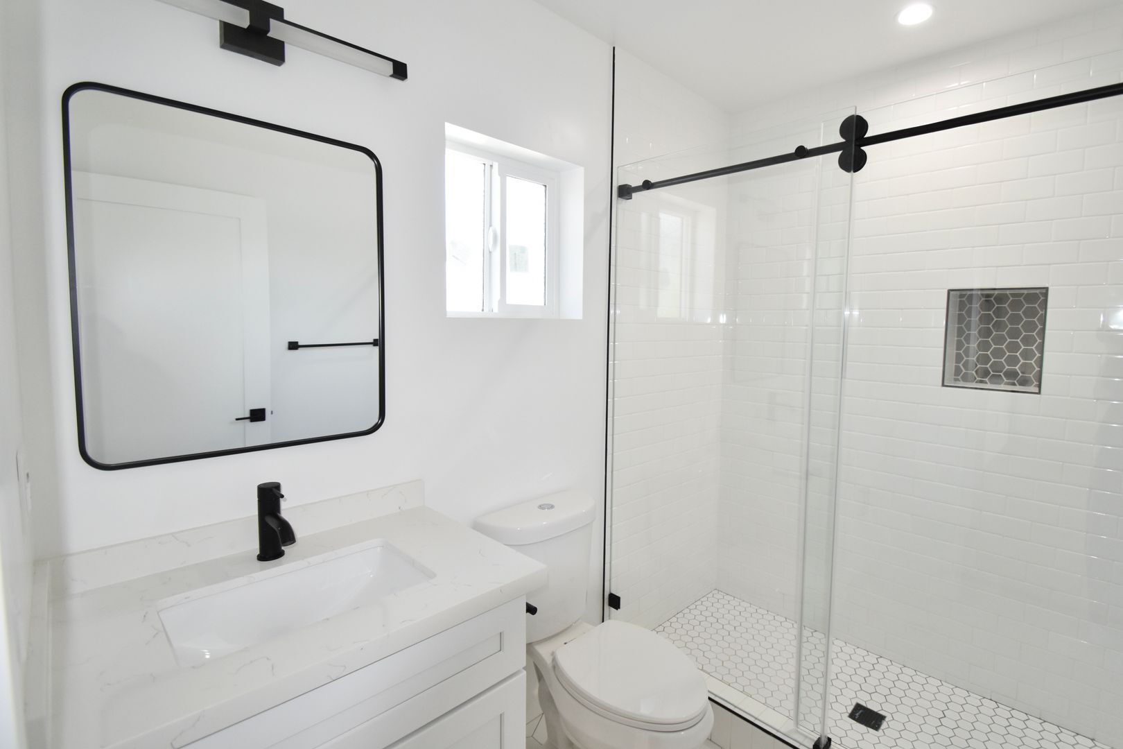 Building Photo - 11645 Moorpark St