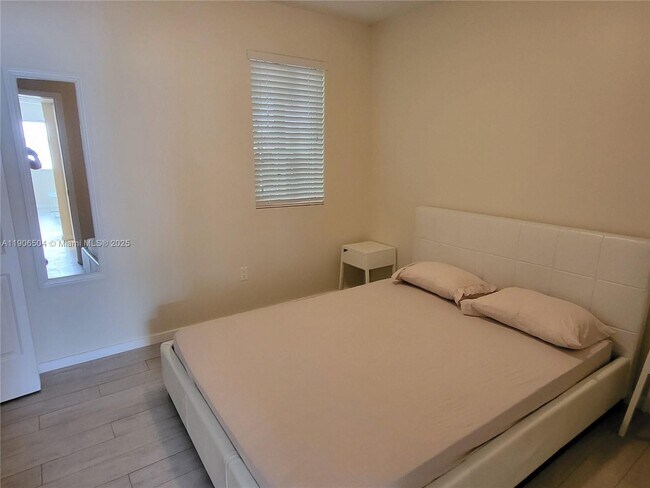 Building Photo - 1601 Meridian Ave