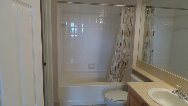 Building Photo - 580 S Sapodilla Ave