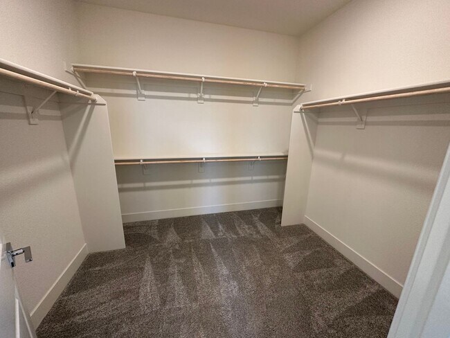 Building Photo - 2056 Marina Dr