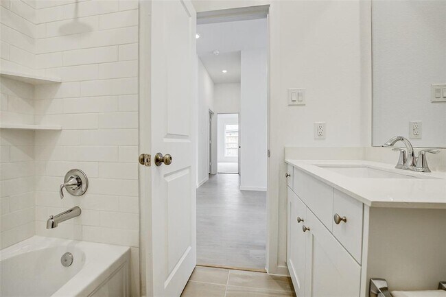 Building Photo - 27506 Spearmint Ridge Dr