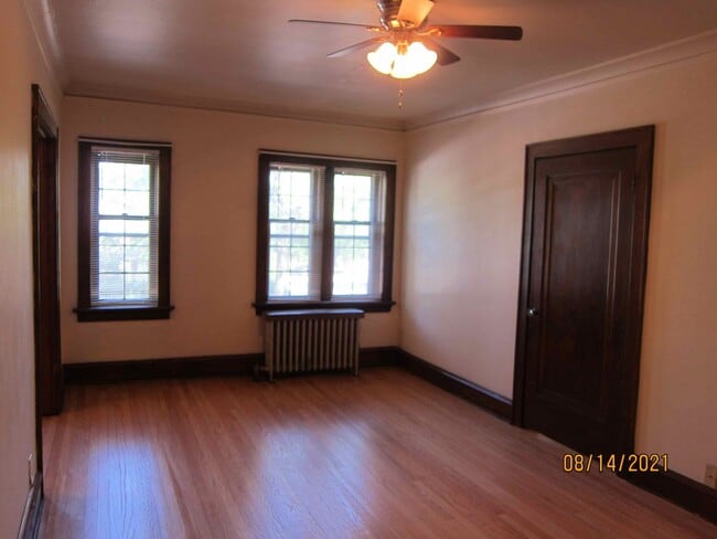 Building Photo - Available June 2026 Gorgeous Studio Beautiful Remodeled Apartment