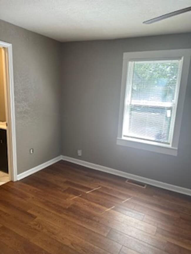Building Photo - Beautiful 4 Bedroom 2 Bath in Heart of Kan...