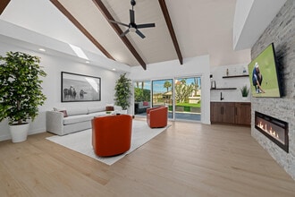 Building Photo - 352 Forest Hills Dr