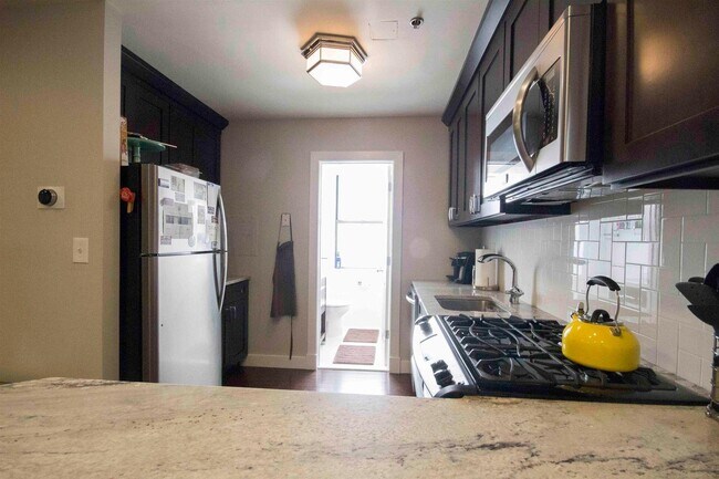 Building Photo - 409 Adams St