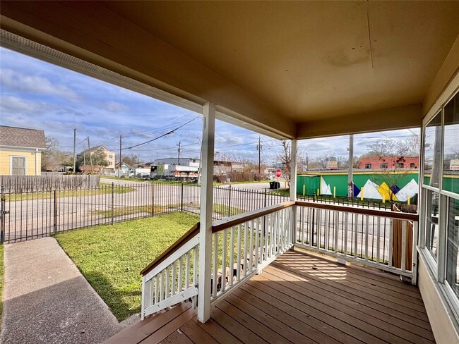 Building Photo - 301 Enid St