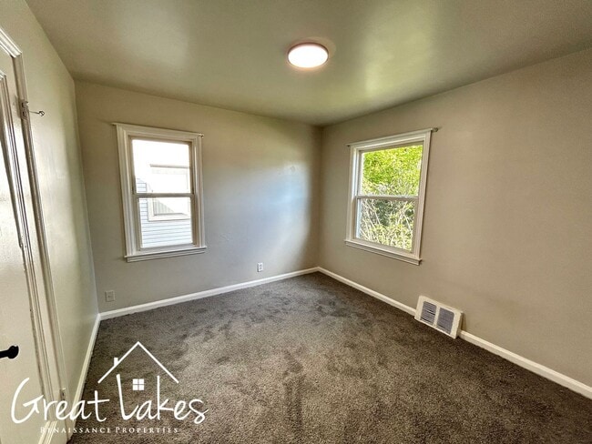 Building Photo - Charming 3 Bedroom 1 Bathroom now availabl...