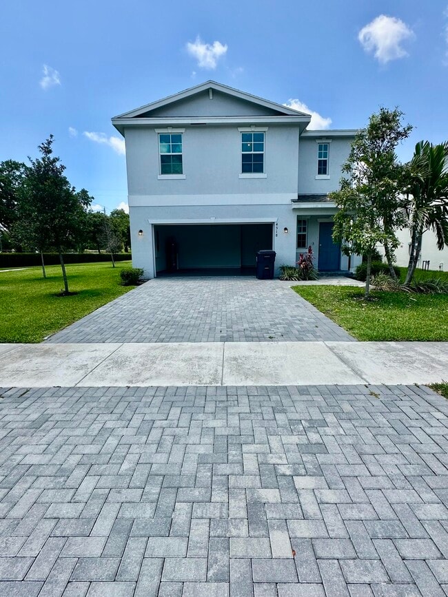 Building Photo - 4518 Dow Ln