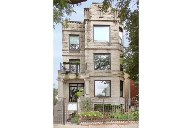 Primary Photo - 2035 N Kedzie Ave