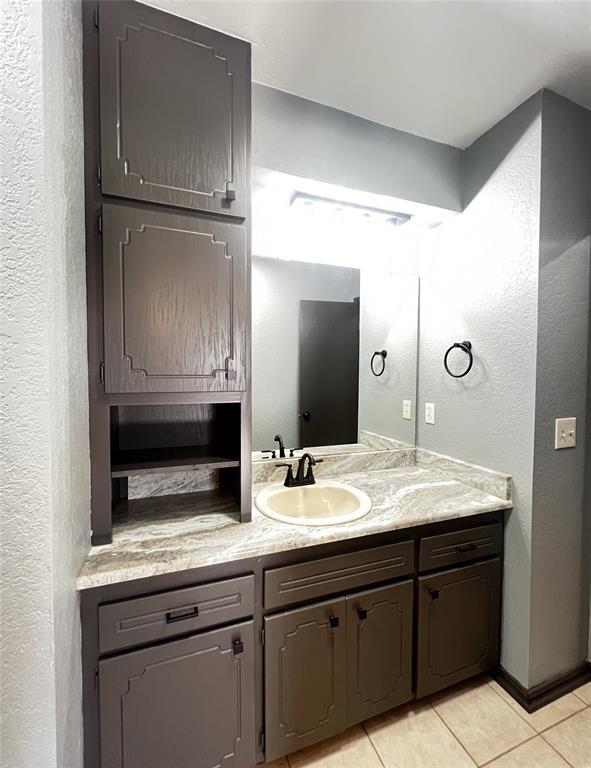 Building Photo - 819 Crystal Ln